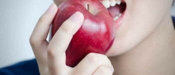 Ăn táo rất tốt nhưng cần tránh những thời điểm này trong ngày